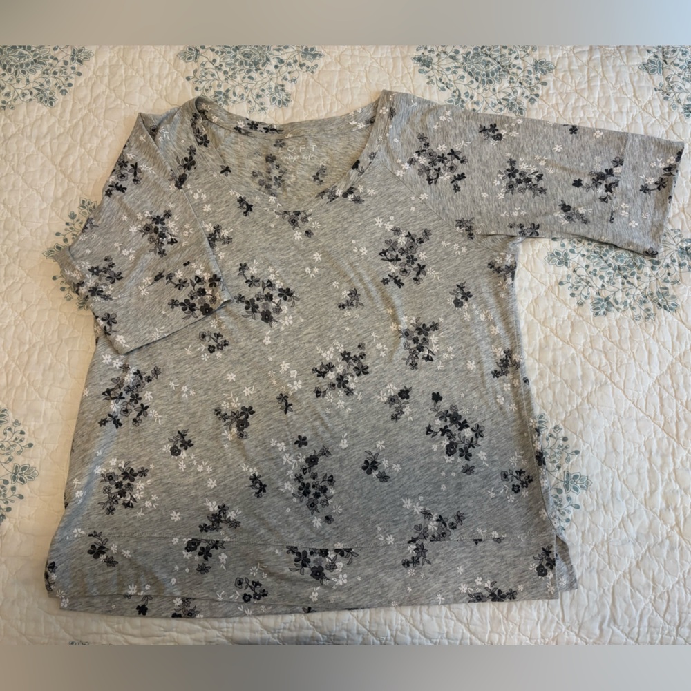 LOFT Gray Floral Tee